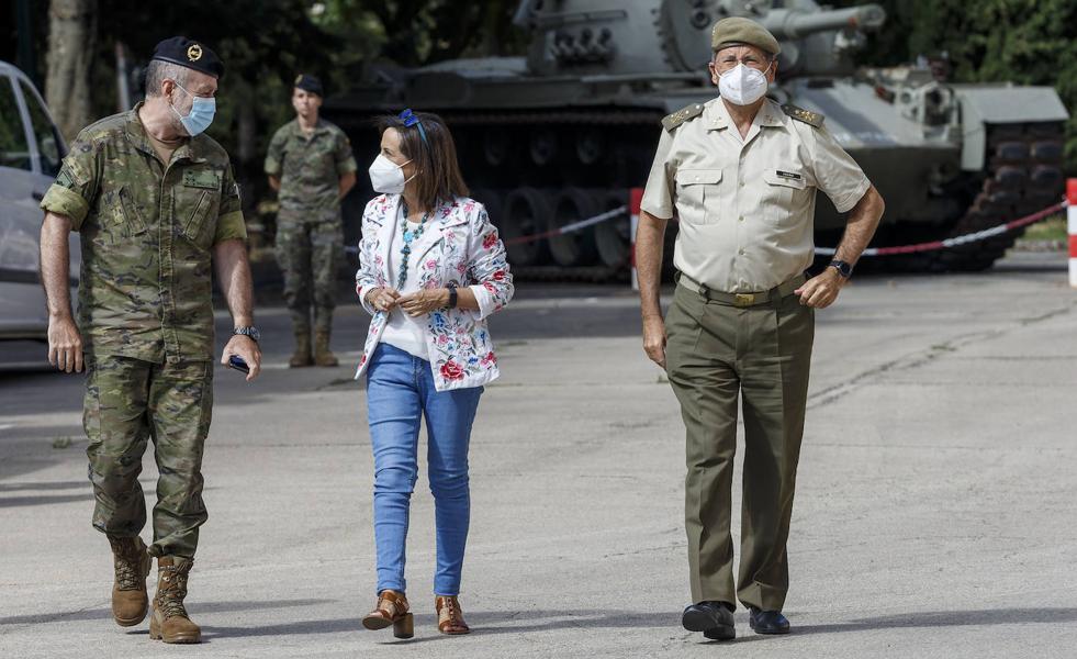 Robles mantiene al Ejército en Malí pese a la desbandada de las potencias europeas