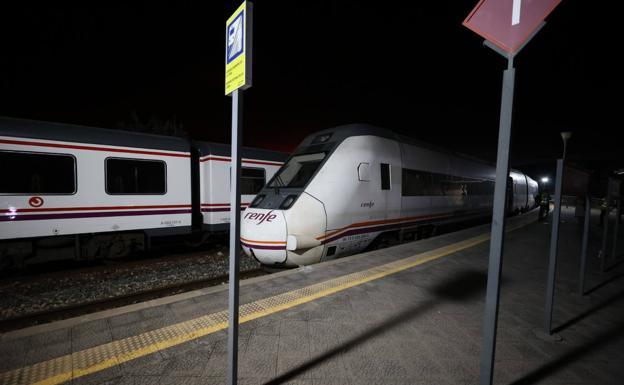 Tres heridos graves tras saltar de un tren ante la proximidad del incendio de Bejís