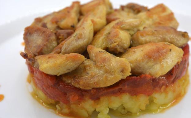 La receta de Javier Romero: pastel de pollo con pimientos picantes