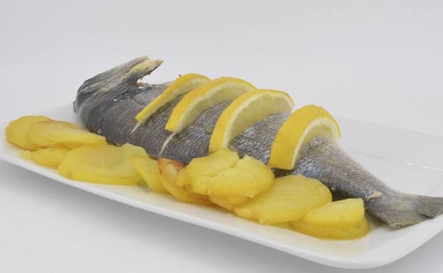La receta de Javier Romero: Dorada al limón con patatas