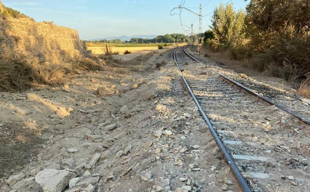 Restablecido el tráfico ferroviario tras el desprendimiento de tierra en Alcanadre