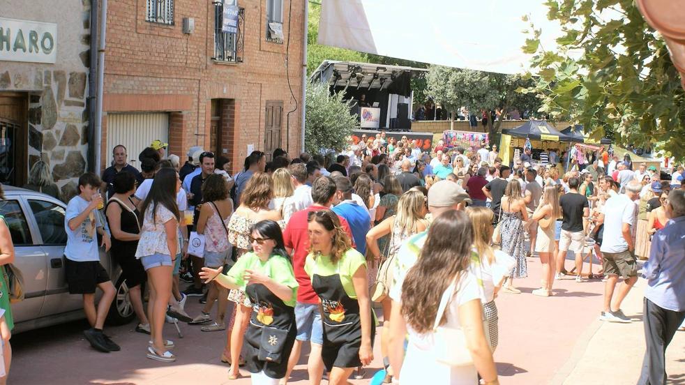 Miles de personas asisten al Festival de la patata brava de Villar de Torre