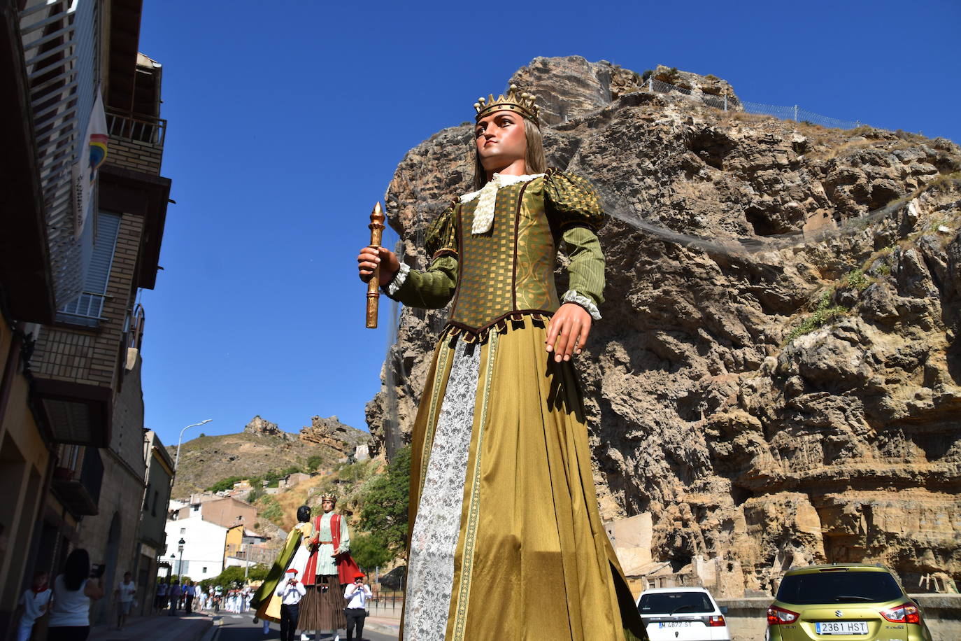 San Gil recorre las calles de Cervera al son de las 'pulgaretas'