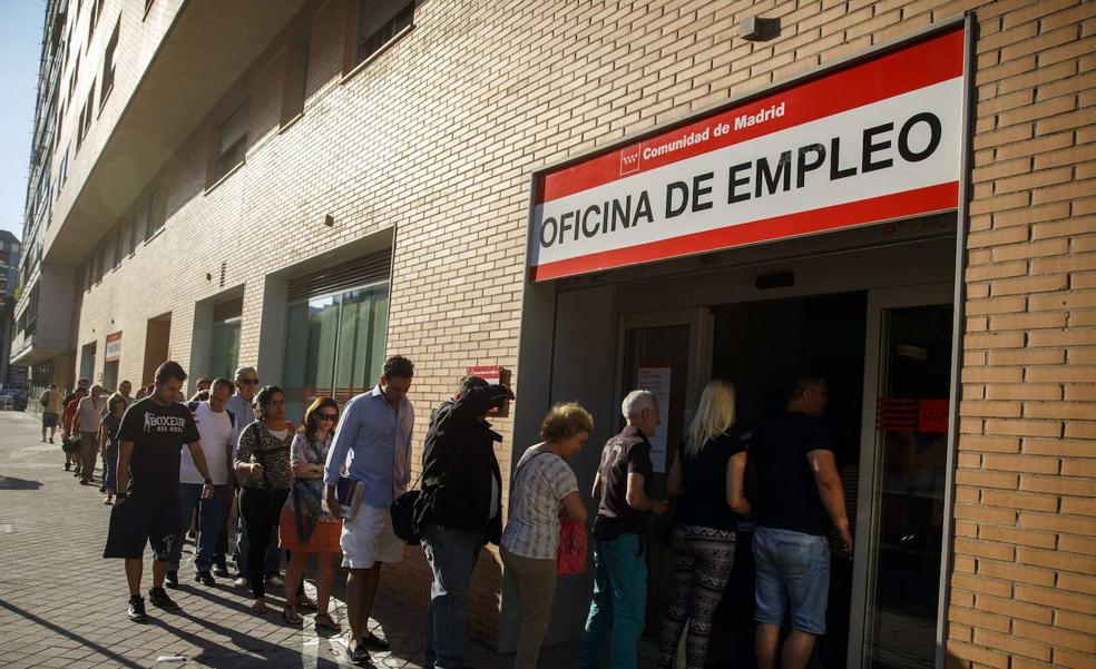 El empleo flaquea en agosto con casi 190.000 afiliados menos