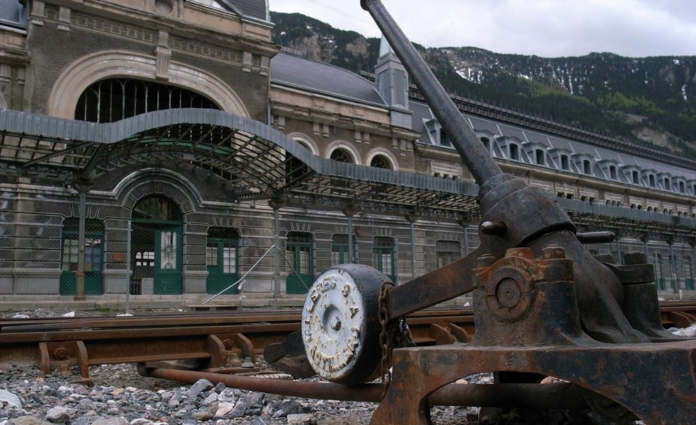 La paradoja del tren: el más sostenible, pero desaparece en la España vaciada