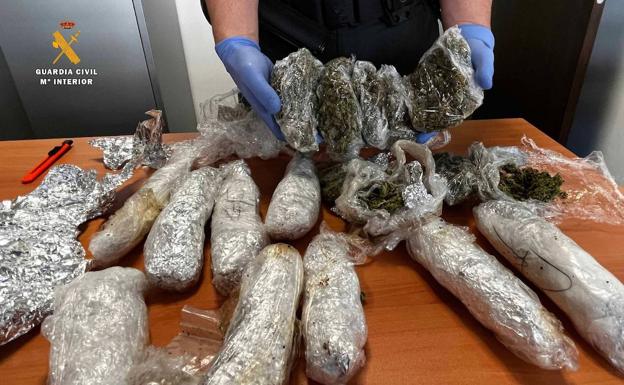 Detenido por transportar marihuana oculta en la rueda de repuesto de su vehículo