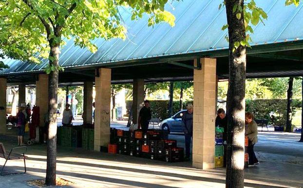El mercadillo de los pimientos de la Plaza Joaquín Elizalde, abierto hasta finales de noviembre