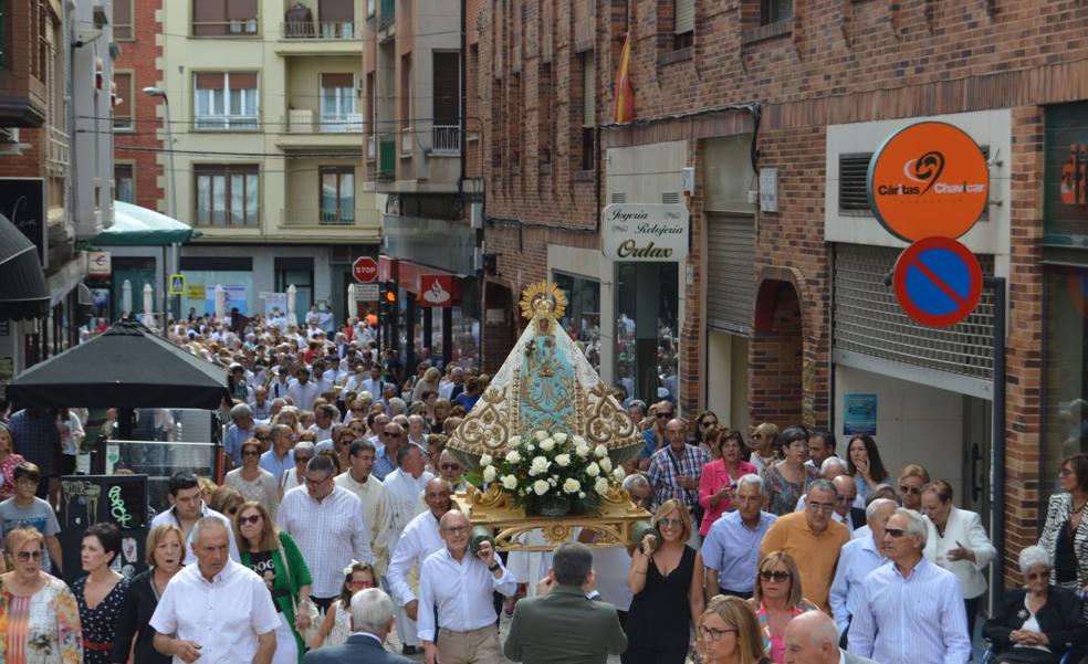 Los arnedanos acompañan a su patrona