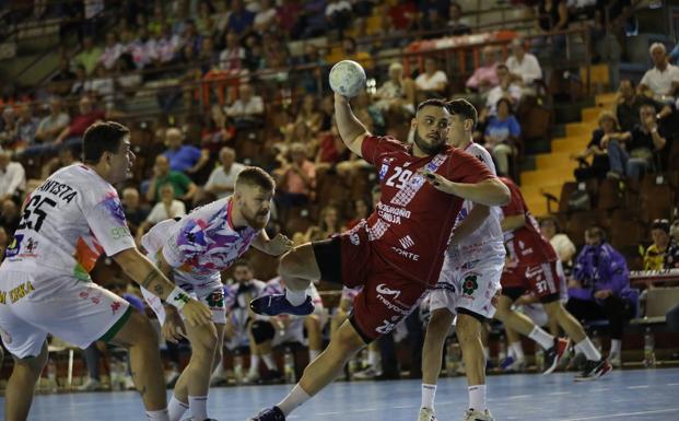 Victoria del Logroño en un partido vertiginoso frente el Ademar