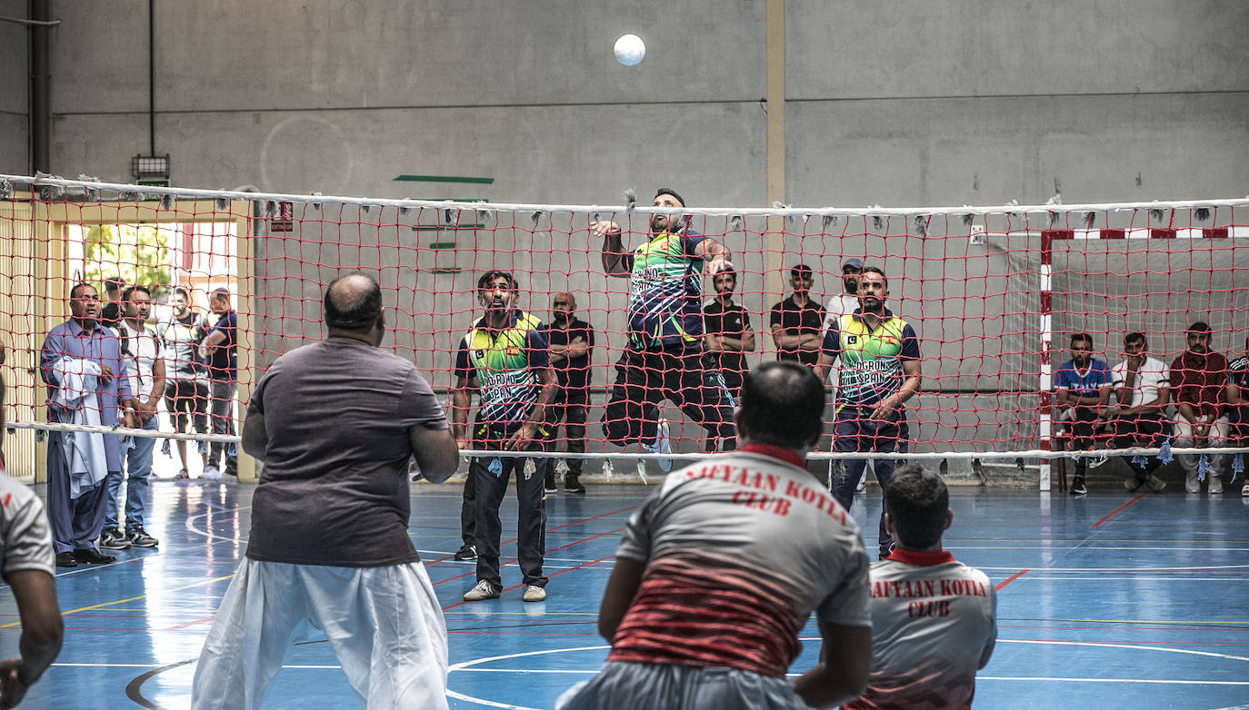 La comunidad pakistaní en Europa se vuelca en Logroño con el torneo solidario de shooting volleyball