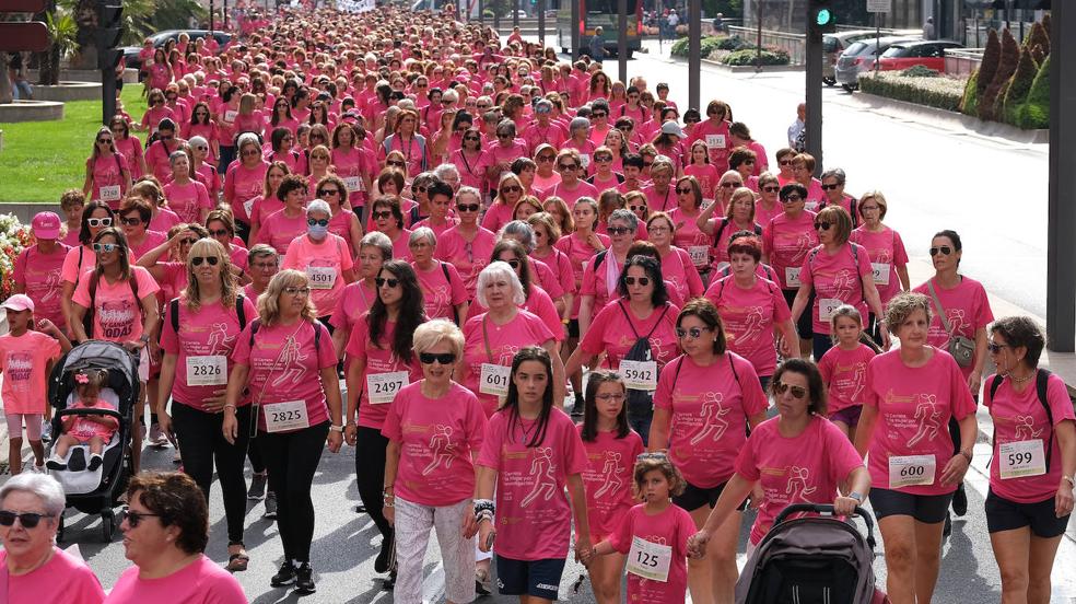 Marea rosa contra el cáncer en Logroño