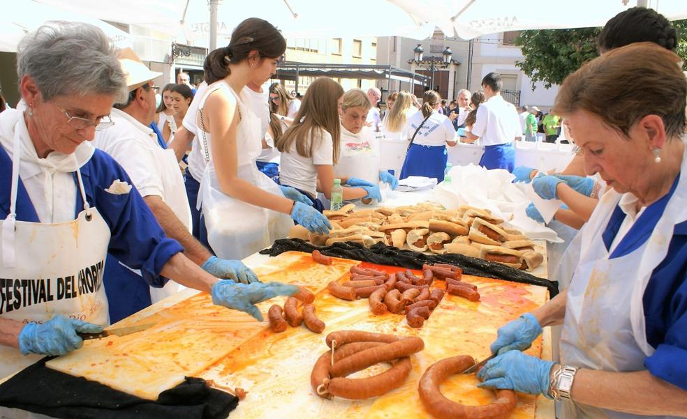 Baños de Río Tobía vuelve a triunfar con su festival del chorizo