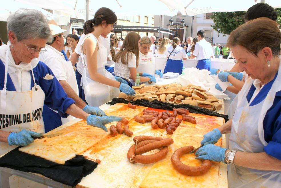 Baños de Río Tobía vuelve a triunfar con su festival del chorizo