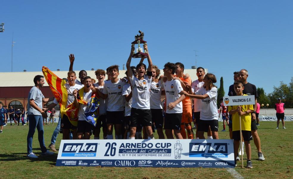 El Valencia gana en los penaltis la Arnedo Cup en una emocionante final ante el Atlético