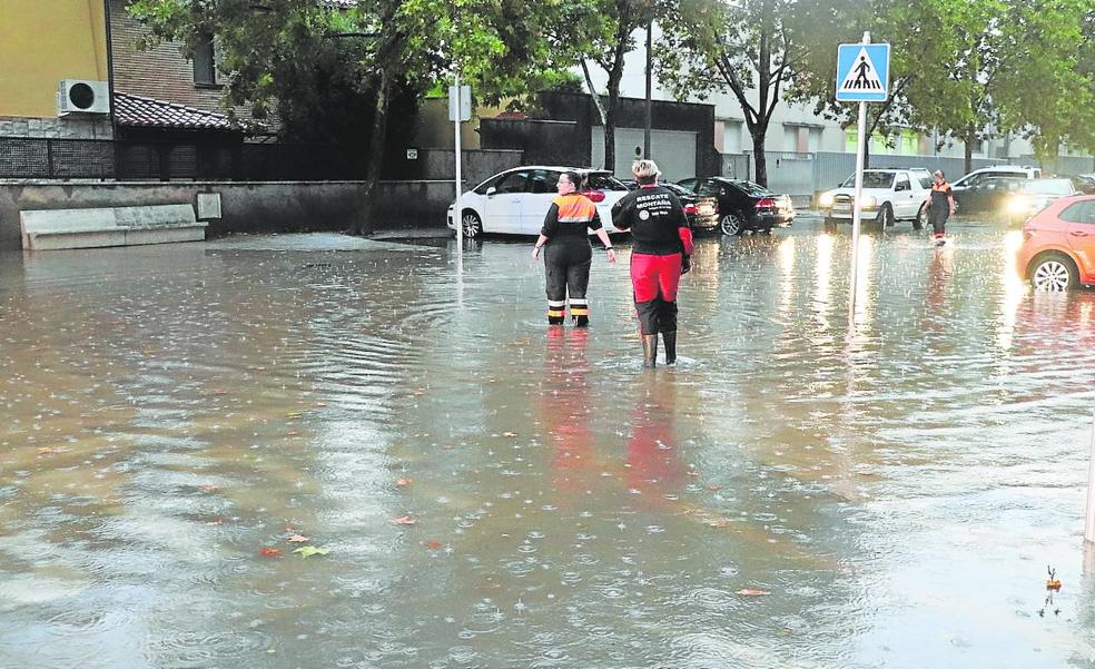 Una tormenta con fuertes vientos deja un reguero de daños y afecta al Arnedo Arena