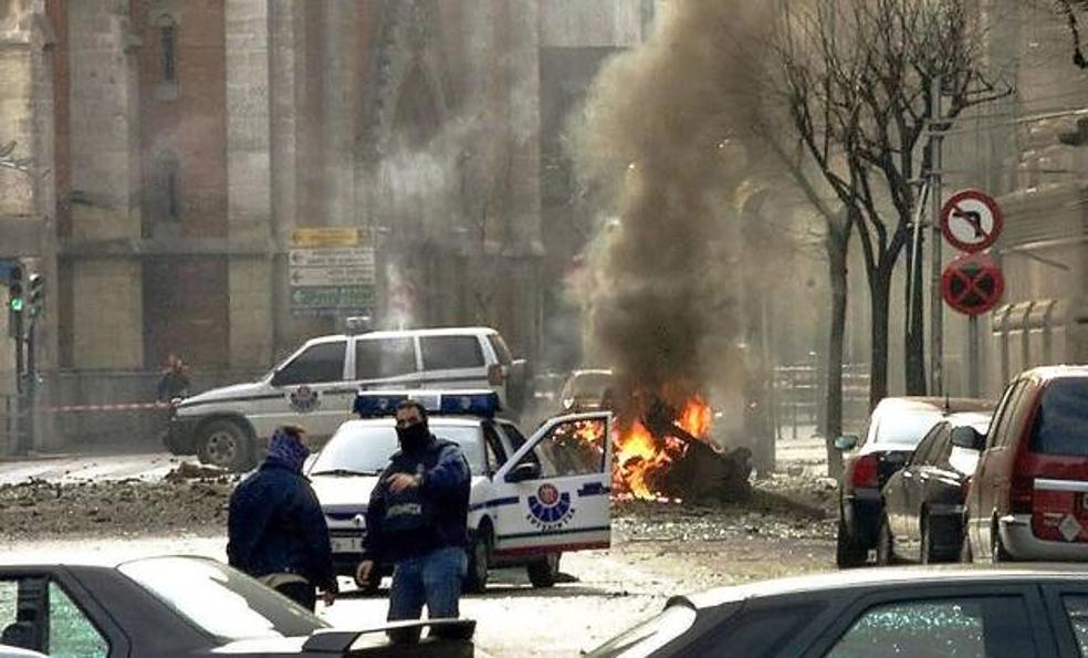 Víctimas de ETA llaman a vetar «los votos de sangre» de Bildu