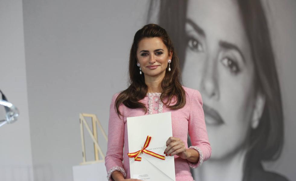 Penélope Cruz recibe el Premio Nacional de Cine en San Sebastián