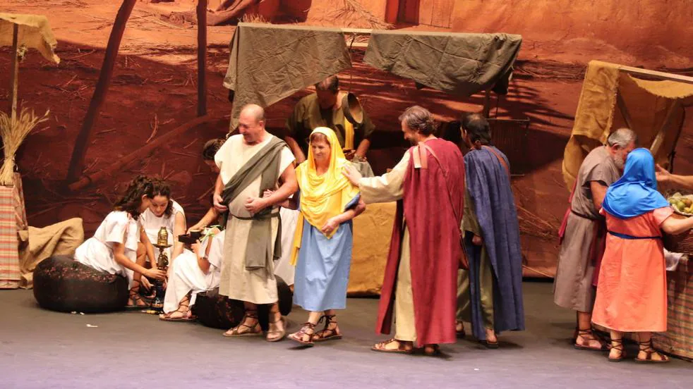 Lleno en la representación teatral de la vida de los santos de Arnedo