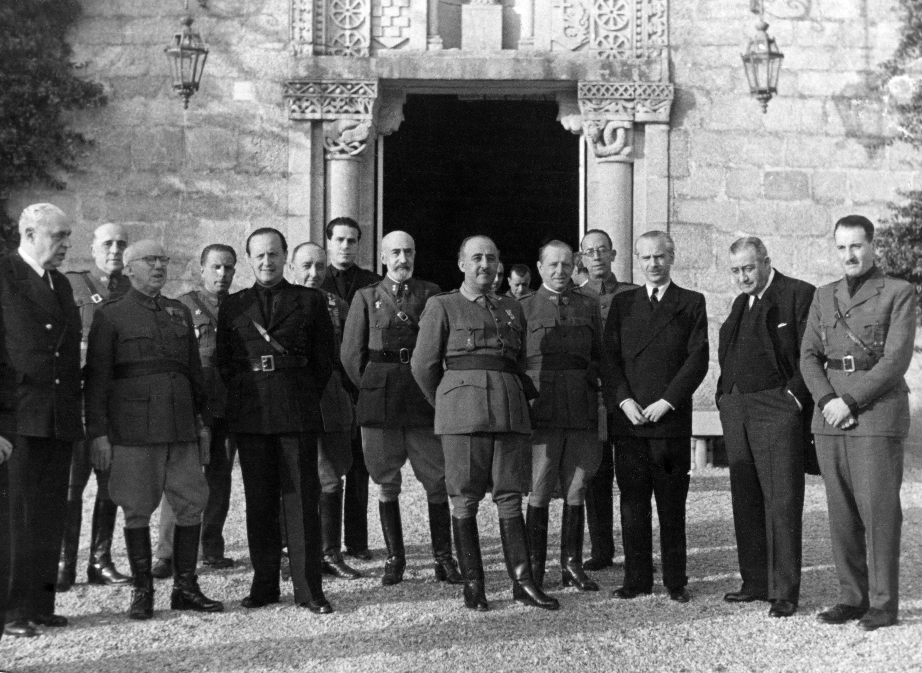 Las imágenes históricas de Franco en Meirás