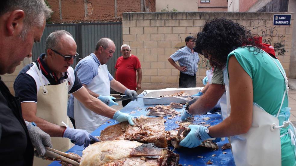 Exaltación del cerdo y actividad infantil en Baños de Río Tobía