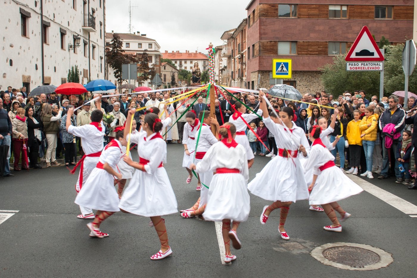 La lluvia 'encogió' la procesión de Allende