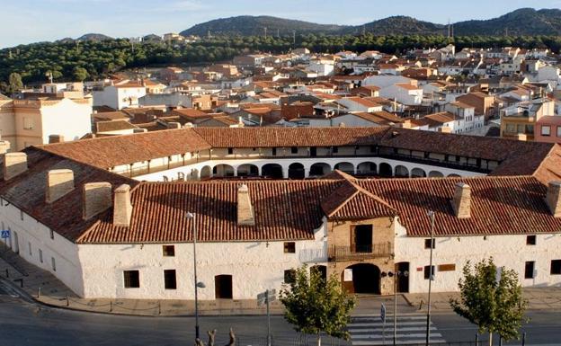 Vuelve a abrir la única plaza de toros hexagonal del mundo