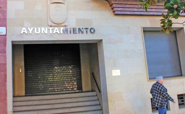 La junta local rechaza el pago de varias facturas a Eulen al haber acabado el contrato