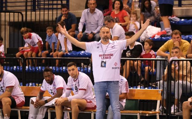 Velasco aboga por la regularidad para que el Logroño olvide su racha negativa