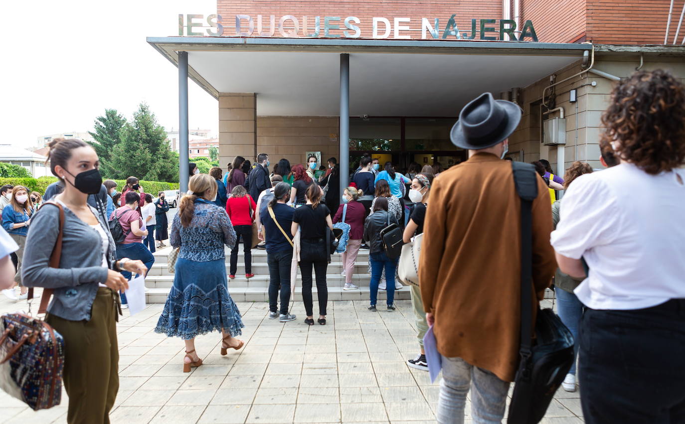 Ayudas del IRJ para jóvenes que opositen o se saquen el carnet de conducir