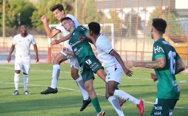 Dos goles en el último cuarto de hora condenan al Alfaro