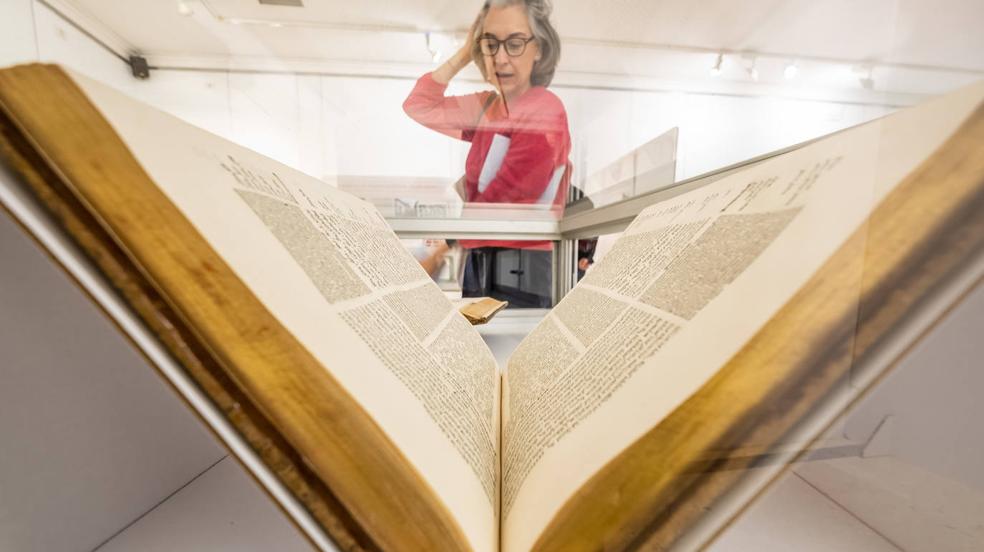 La Biblioteca de La Rioja exhibe varias joyas bibliográficas de Guillén de Brocar