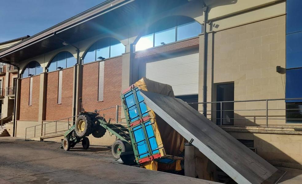 Herido un hombre al caer a una tolva en la Bodega Real de Nájera