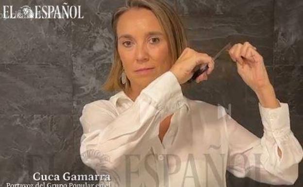 Cuca Gamarra se corta el pelo en solidaridad con las mujeres iraníes