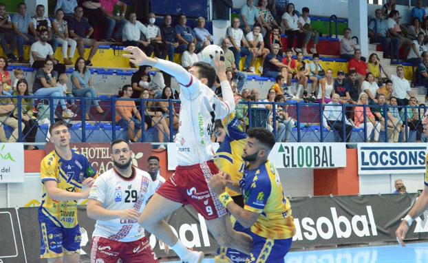 Markelau se viste de héroe para el triunfo franjivino