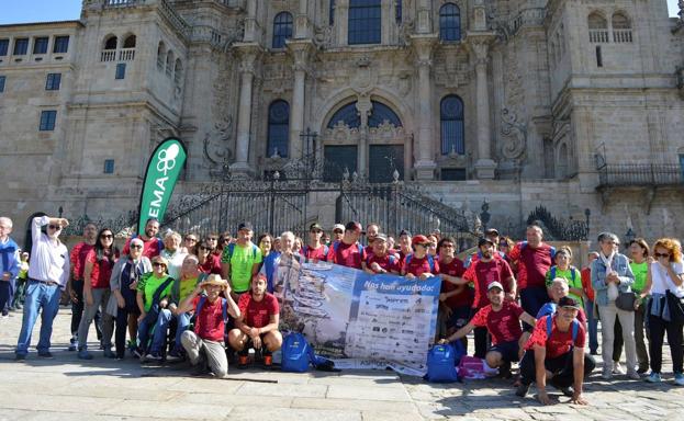 Los peregrinos de 'Asprodema en Camino' alcanzan Santiago de Compostela