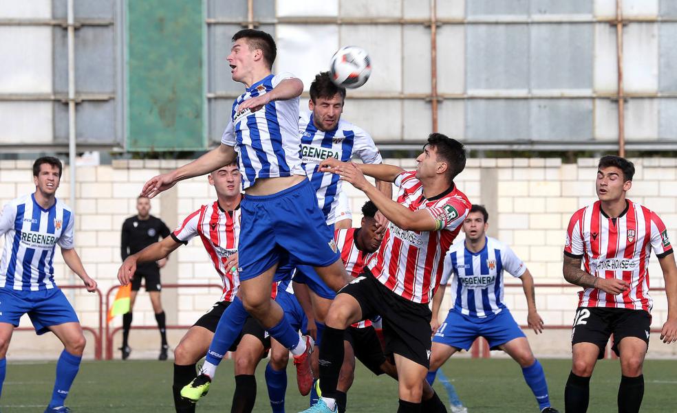 La UD Logroñés B coge confianza ante el Izarra