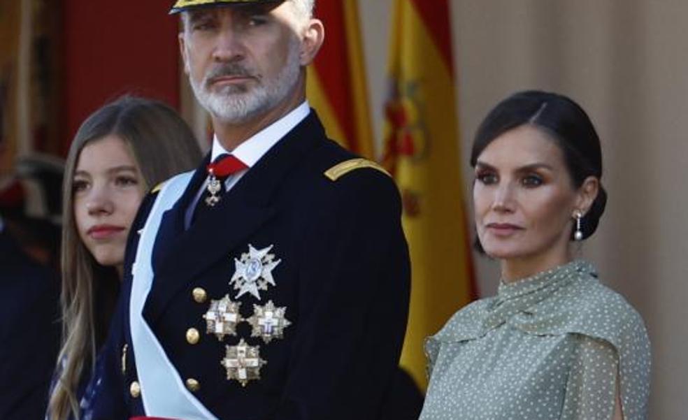 La Reina, afectada con neuroma de Morton, con verde se atreve