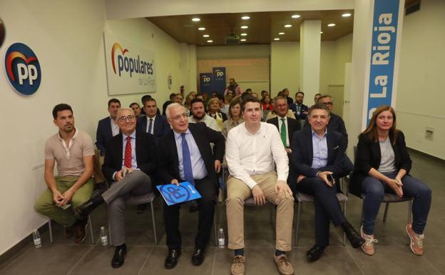 Capellán logra la unanimidad de la ejecutiva del PP pero la crisis se cobra la cabeza de Ceniceros