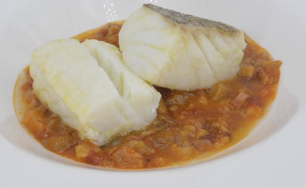 La receta de hoy de Javier Romero: bacalao con manitas de cerdo