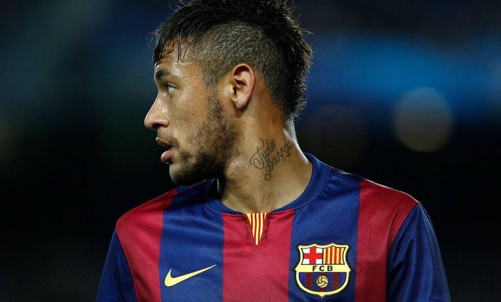 Neymar se sienta en el banquillo por su fichaje por el Barça