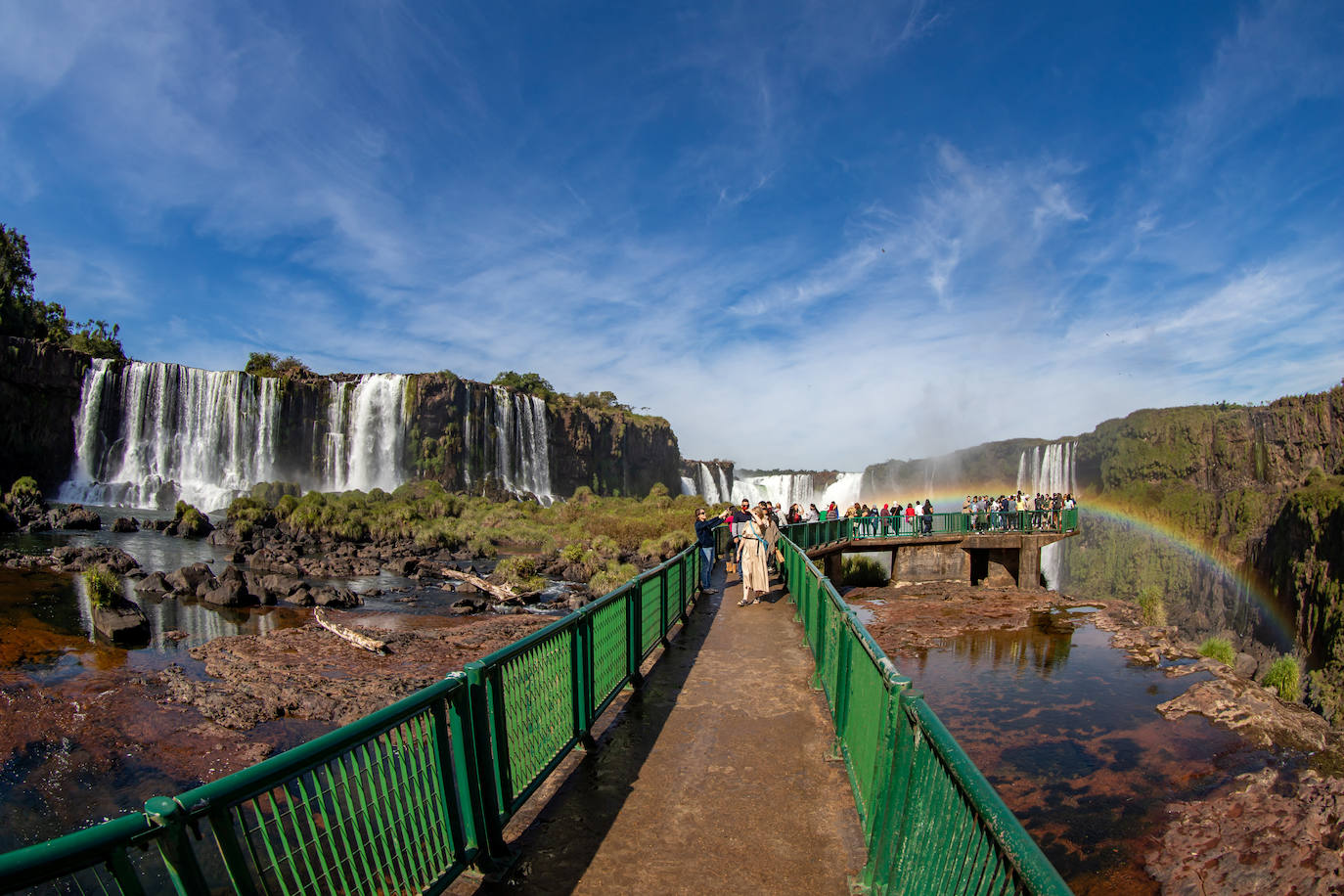 Las cataratas de Iguazú se desbordan por las fuertes lluvias