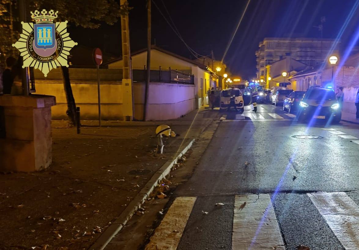 Ebria, con dos hijas en el coche y estrellada contra una farola en Yagüe