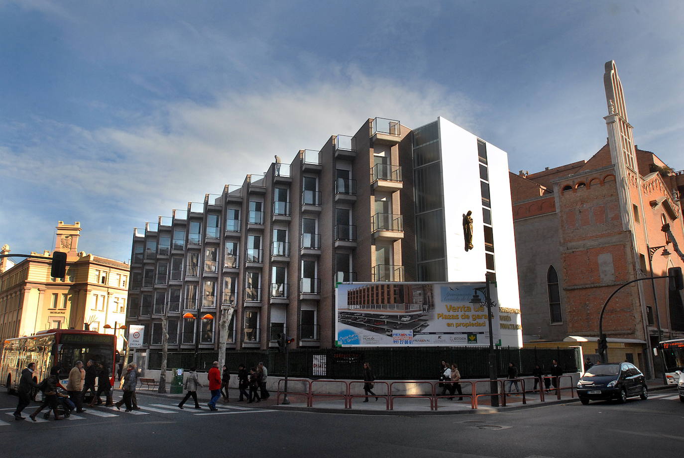 Denunciadas una joven y una menor por robar a golpes un móvil en avenida de la Paz