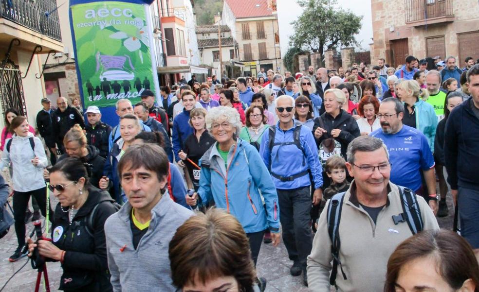 La marcha benéfica de Ezcaray reúne a 210 caminantes y recauda 3.850 euros