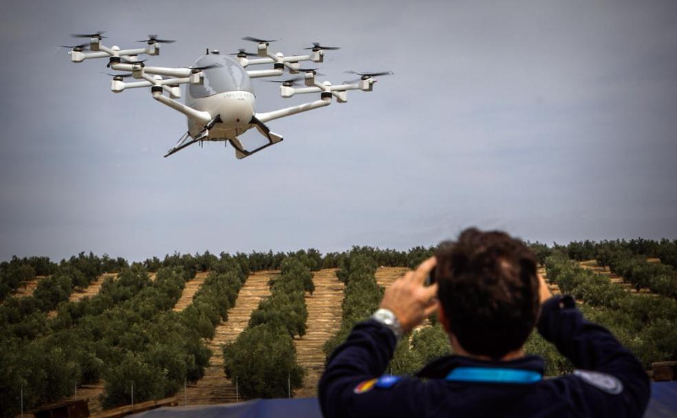 El primer aerotaxi español despega entre los olivos de Andalucía
