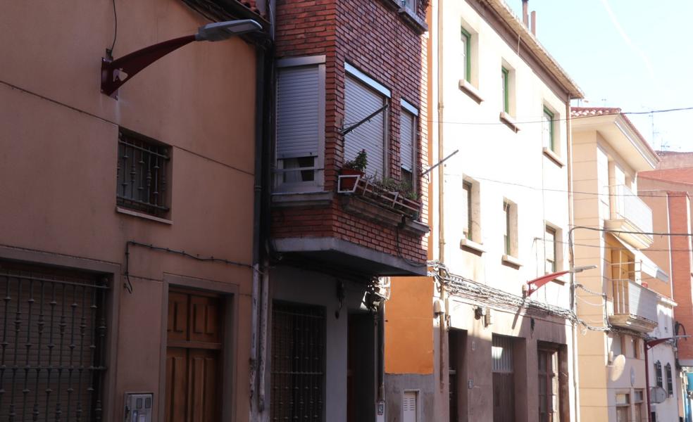 La renovación de luminarias en 28 calles del casco antiguo avanza hacia su final