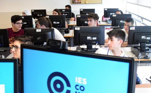 El director del IES Comercio pide a Educación flexibilizar los requisitos para la contratación de docentes