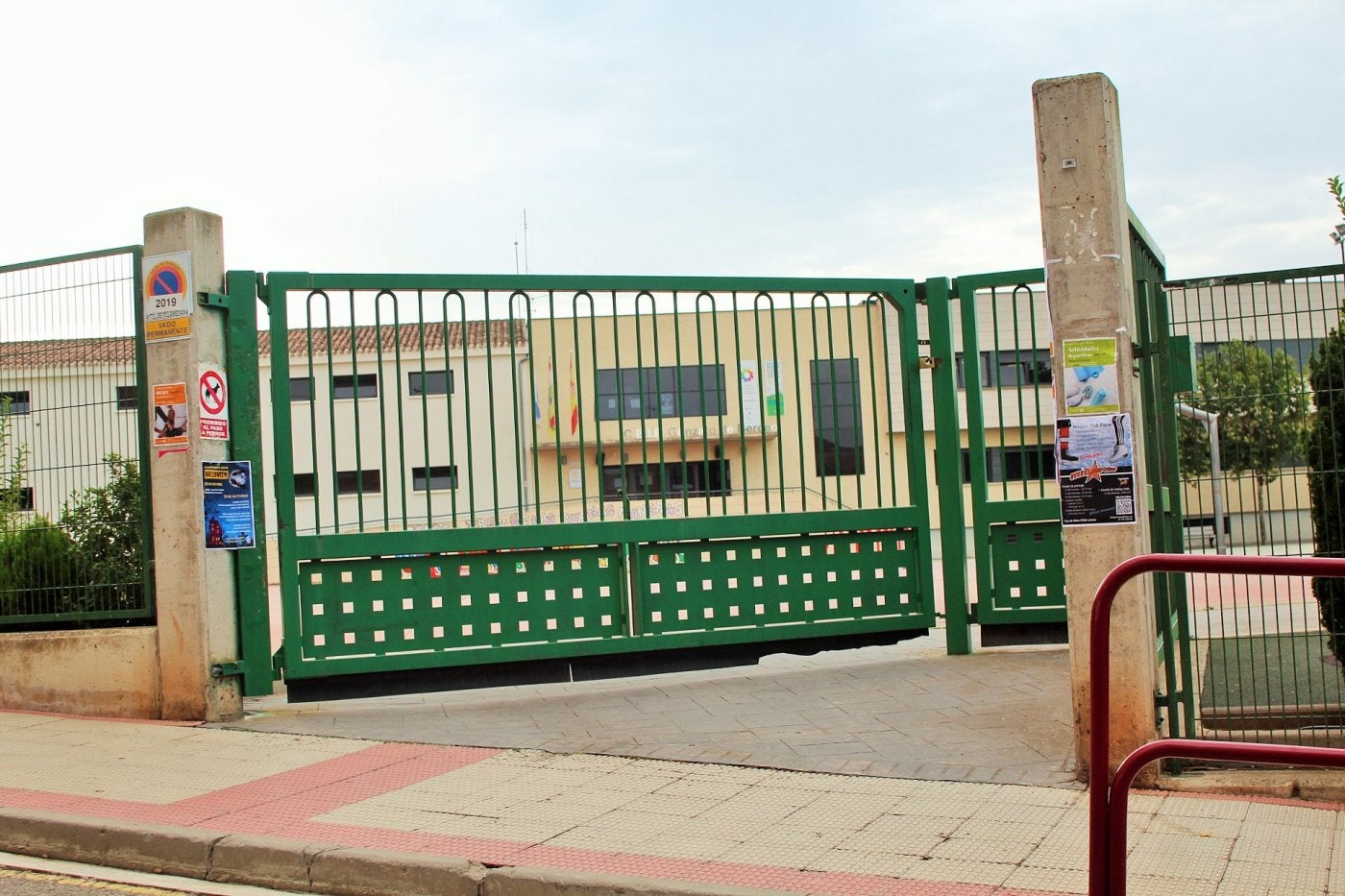 Trasladadas cinco clases de Villamediana por el desprendimiento de un techo del colegio