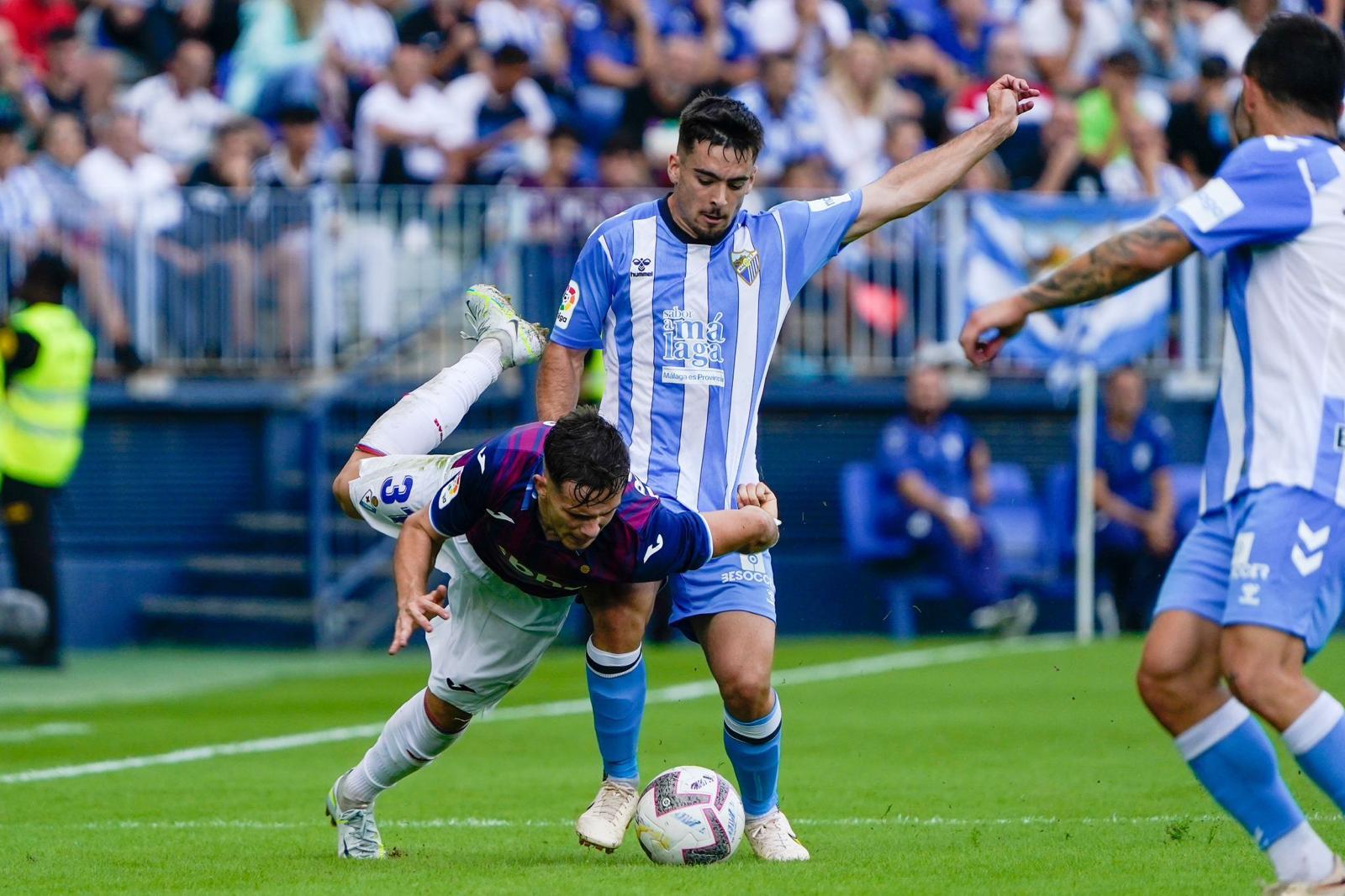 El Eibar convierte al Málaga en el nuevo colista