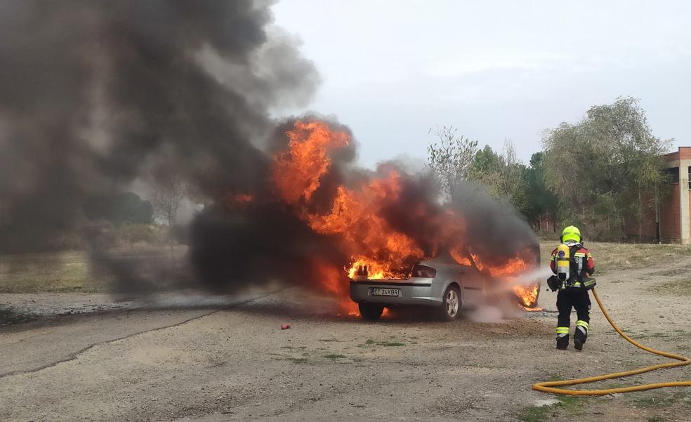 Arde un vehículo en Santo Domingo de la Calzada